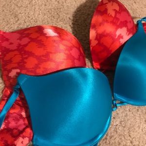 ✨Price DROP! ✨ NEW ✨ VS Bombshell Bras! ✨